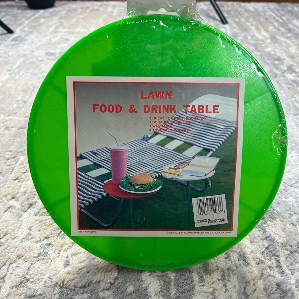 Vintage Green Lawn Food & Drink Plastic Table w/Stake 1989 *RARE*